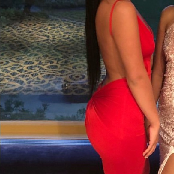 Red gown - Picture 1 of 2